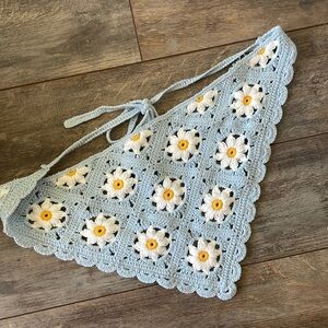 Crochet daisy bandana
